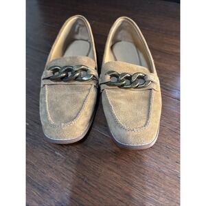 Crown Vintage Feyola Women's Tan Suede Loafer W Gold Tone Chain Accent Size 10